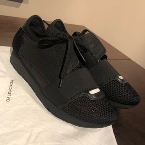 balenciaga race runners triple black